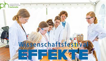 PHKA bei EFFEKTE Festival 2025 Kinder und Studierende um einen Tisch in einem weißen Zelt in Labormänteln und Laborbrillen machen chemische Experimente