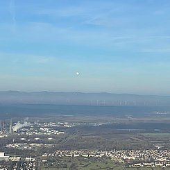 Stratosphärenballon - Physik am Rand zum Weltall: Ballon über Karlsruhe. Foto: Steffen Wagner