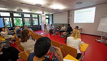 ALA-Konferenz 2024: Runder Tisch „Dekolonisierung der Angewandten Linguistik“, initiiert von PHKA-Professorin Isabel Martin. Foto: Joel Frank/Pädagogische Hochschule Karlsruhe