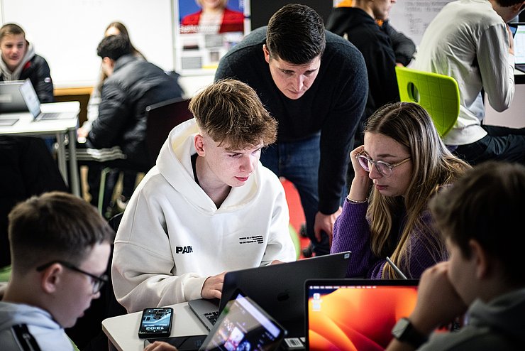 Für Schulen: Hackathon-Projekttag im Lehr-Lern-Labor Informatik an der PHKA. Foto: Joel Frank/Pädagogische Hochschule Karlsruhe