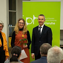 Gleichstellungsbauftragte Britta Nann, Sabrina Renschtler (Genderforschungspreisträgerin) und Bürgermeister Martin Lenz (v.l.). Foto: Tilman Binz/Pädagogische Hochschule Karlsruhe