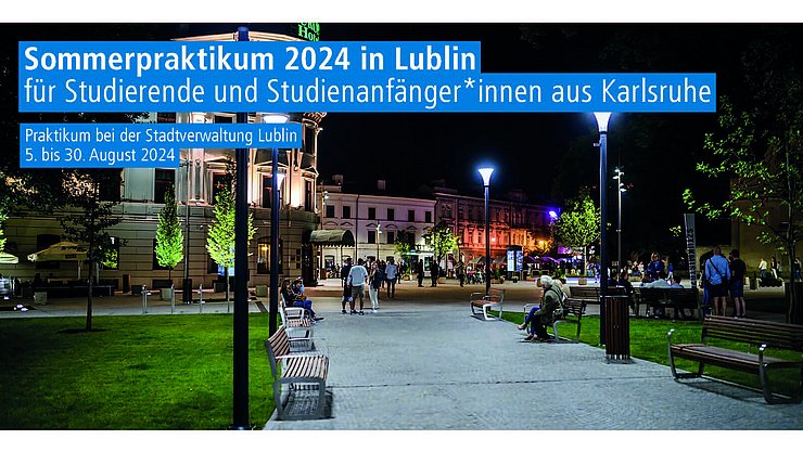 Unter dem titel "Sommerpraktikum in Lublin für Studierende" ist ein Platz in der Stadt mit Menschen, Bänken und Stadthäusern im Hintergrund zu sehen