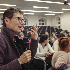 Ringvorlesung "Migration – Demokratie – Bildung", links: Prof. Dr. Mechtild Gomolla. Foto: Andrea Fabry/Pdagogische Hochschule Karlsruhe