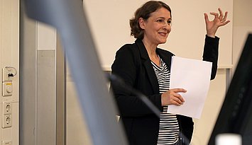 11. Poetik-Dozentur „kinderleicht & lesejung“: Nina Blazon im November 2024 an der Pädagogischen Hochschule Karlsruhe. Foto: PHKA