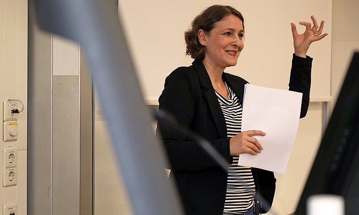 11. Poetik-Dozentur „kinderleicht & lesejung“: Nina Blazon im November 2024 an der Pädagogischen Hochschule Karlsruhe. Foto: PHKA